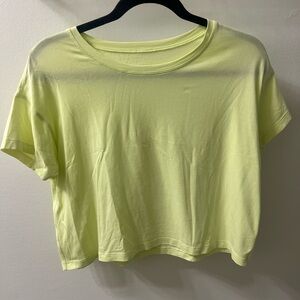 Lululemon Light Yellow/Green Cropped Tee Size 6 (no tag inside)
